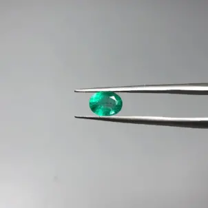 سنگ زمرد معدنی پاک شناسنامه دار 250757