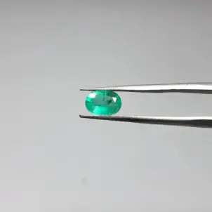 زمرد معدنی بیضی شناسنامه دار 250764